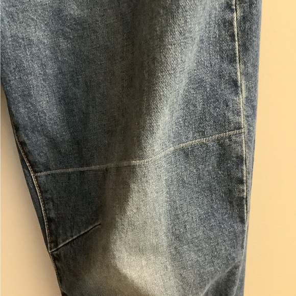 VERONICA BEARD
Charlie Denim High-Rise Barrel Jean | size 28 - Picture 11 of 11